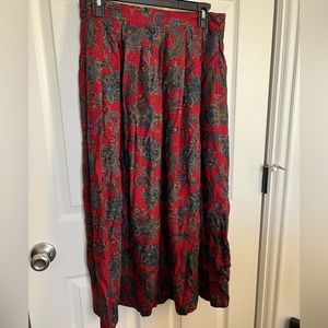 Vintage size 14 Worthington long Paisley skirt with side button.